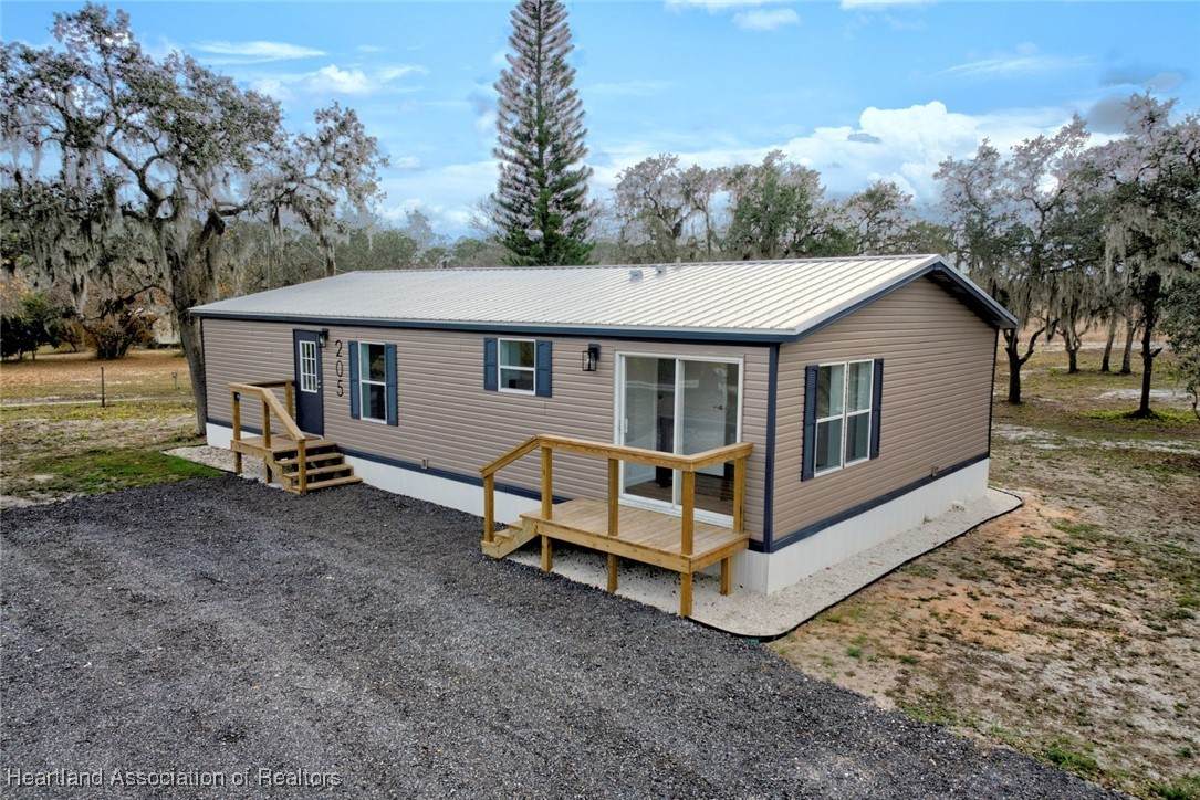 205 Oakwood Lane - Photo 1