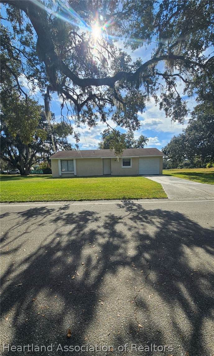 4032 Edgewater Circle - Photo 1