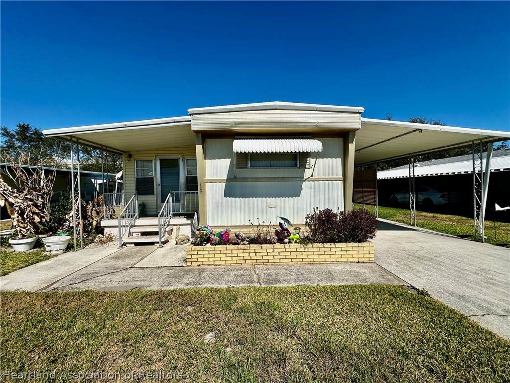 2002 Robin Court - Photo 1