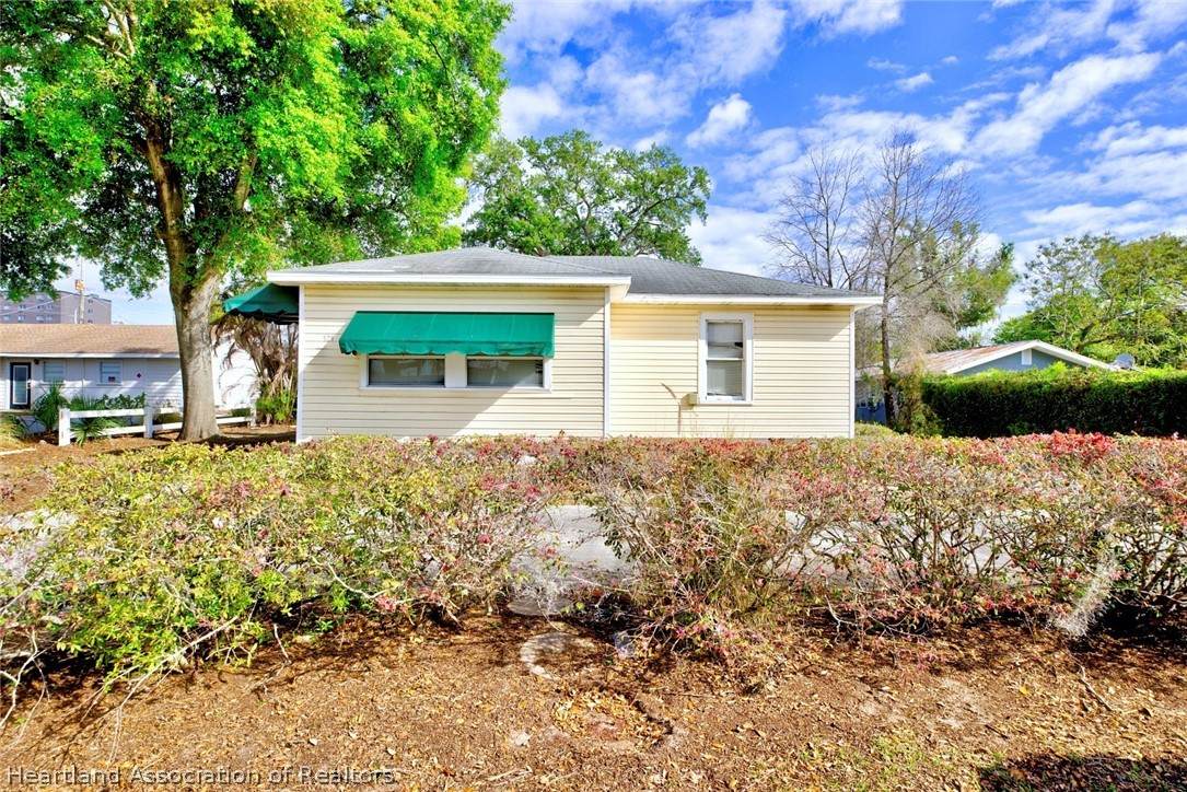 121 Bates Avenue - Photo 1