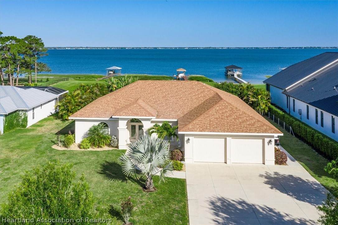 207 South Bear Pointe Drive - Photo 1