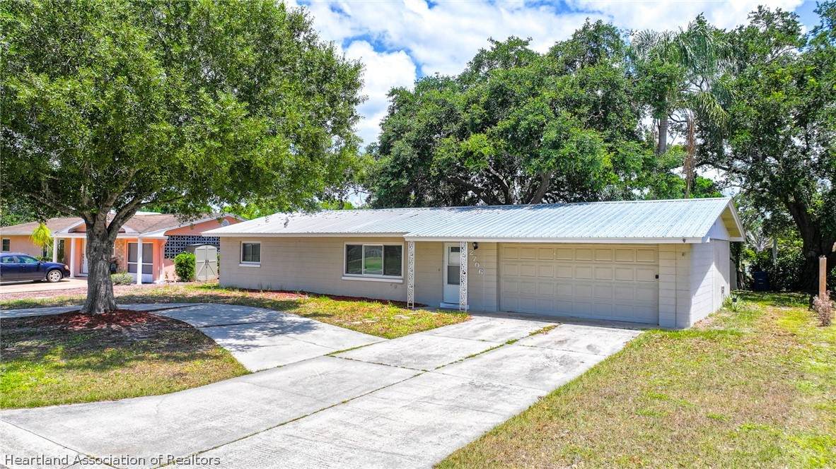 2706 Kingswood Drive - Photo 1