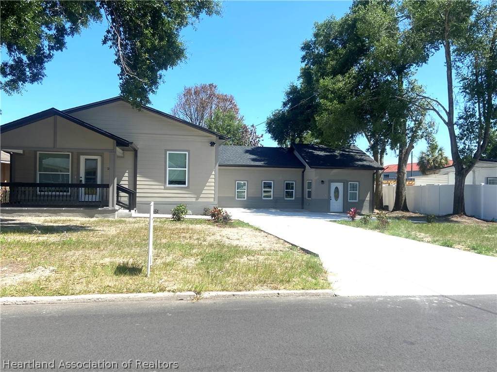 207 Avenue E - Photo 1