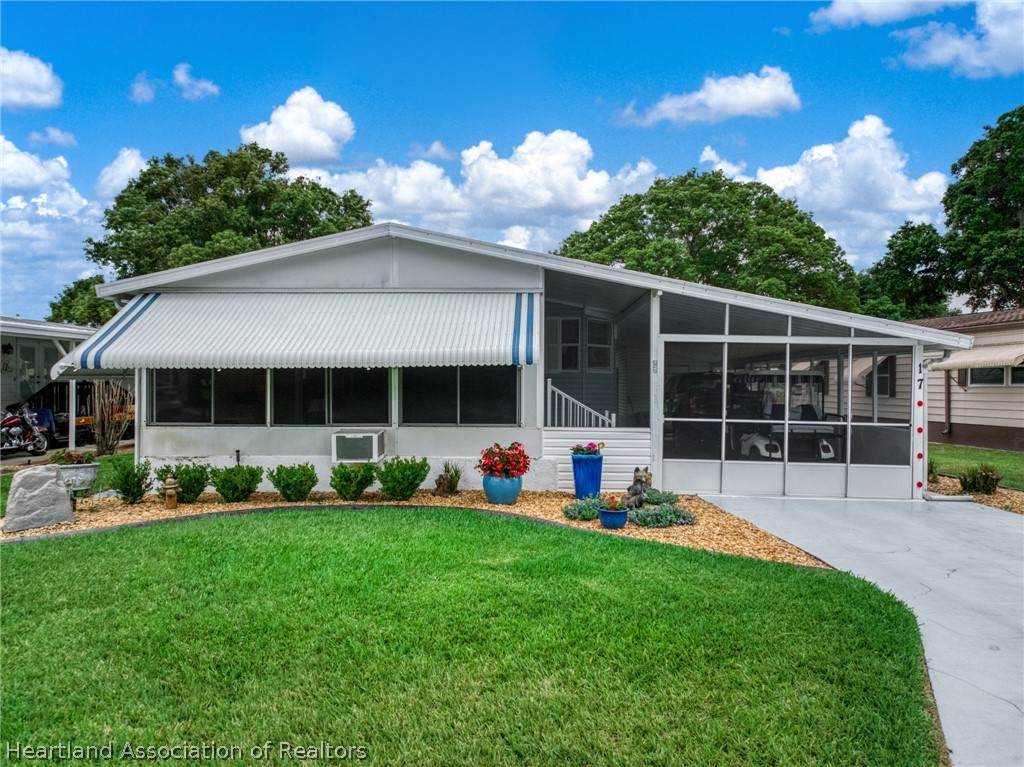 17 Venetian Parkway - Photo 1