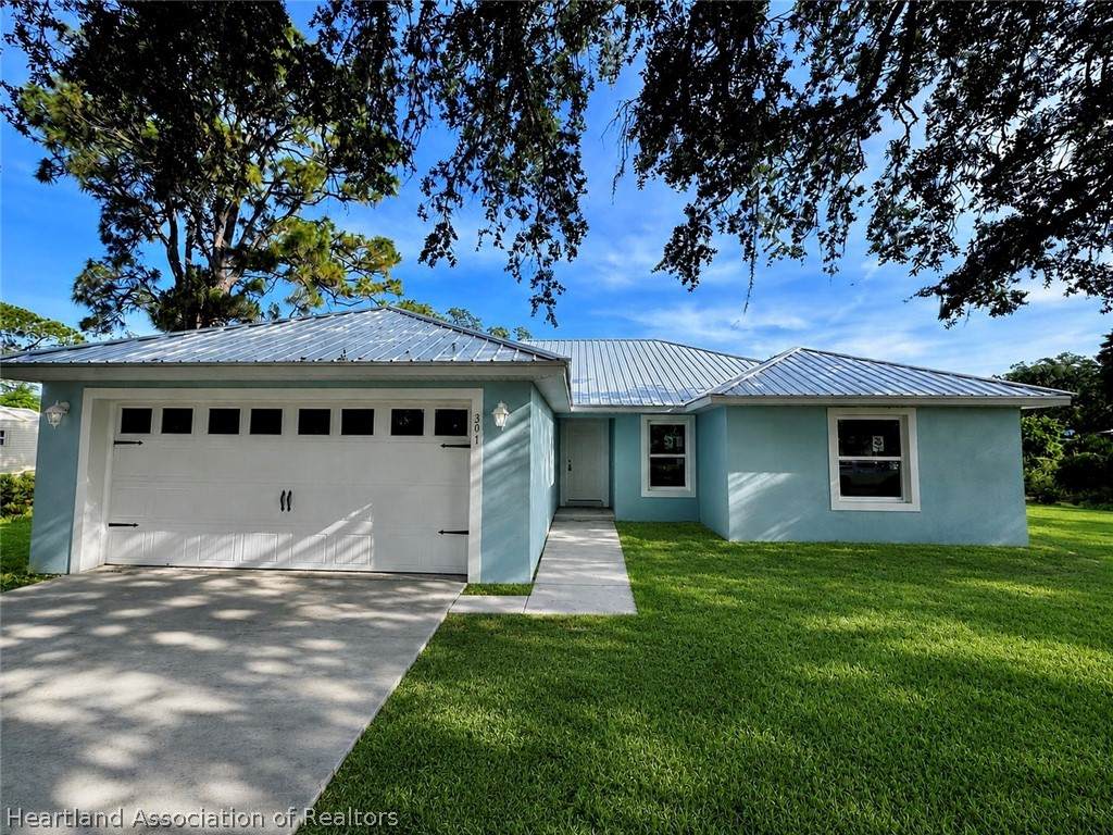 301 Oak Knolls Circle - Photo 1