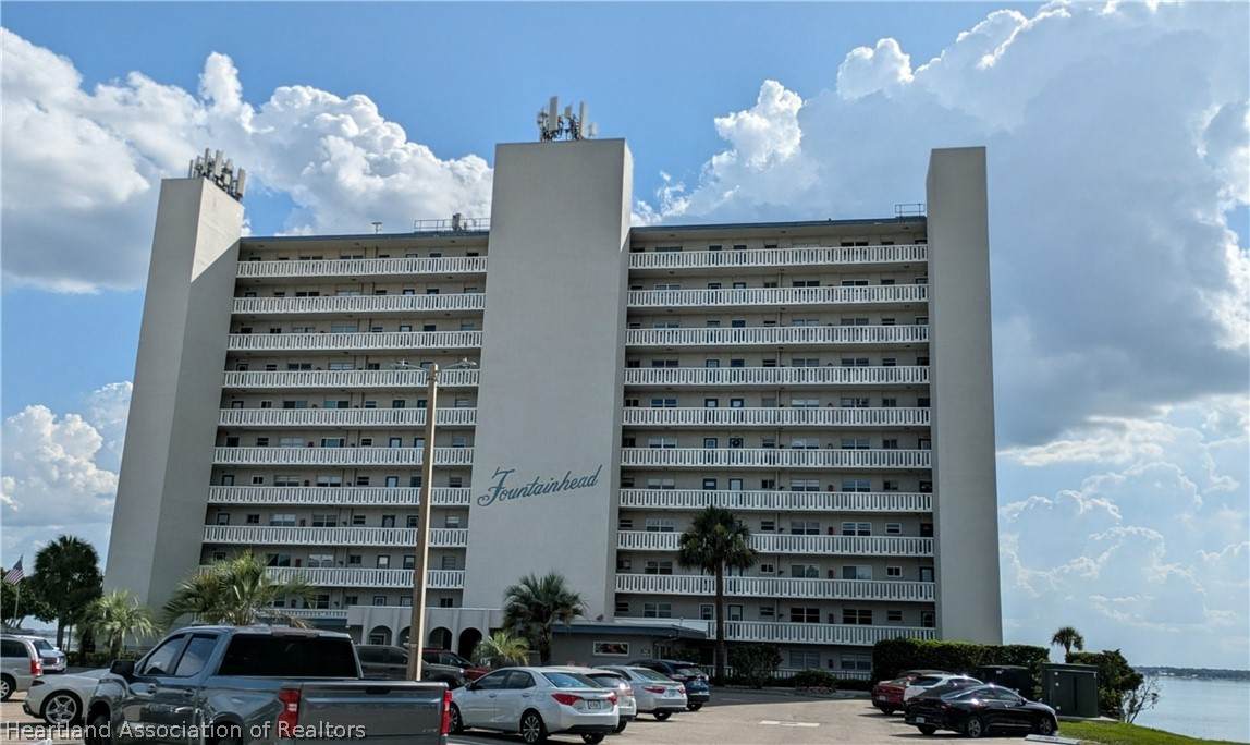 2131 Lakeview Drive - Photo 1