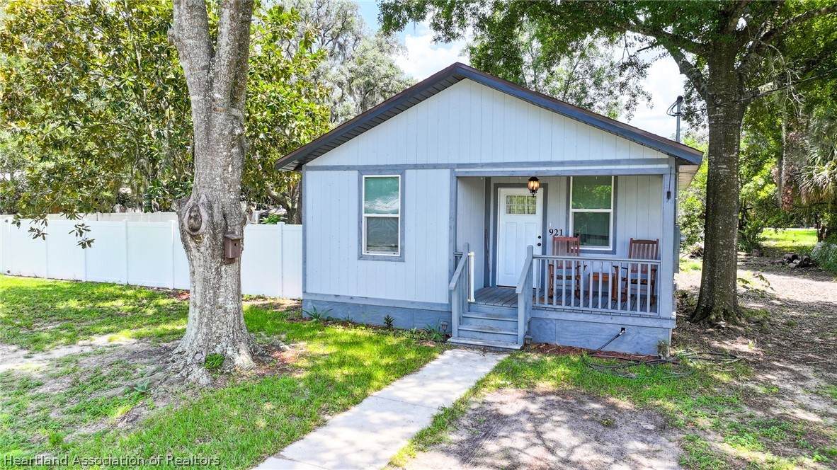 921 Winifred Street - Photo 1