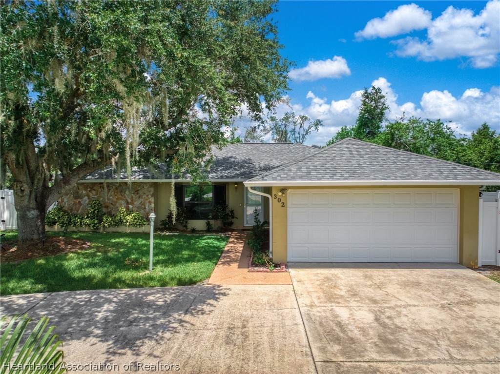 302 Lotus Avenue - Photo 1