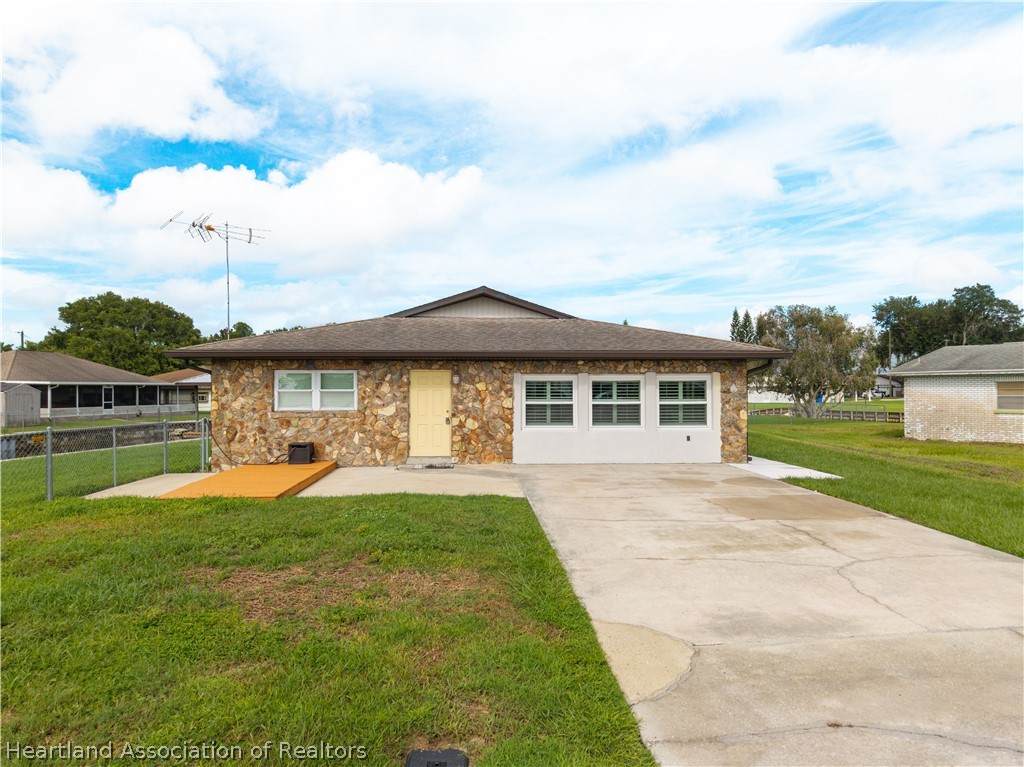905 Kerry Drive - Photo 1