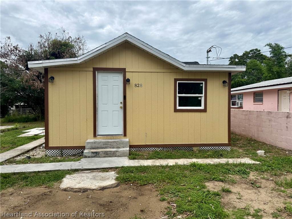 828 Booker Avenue - Photo 1