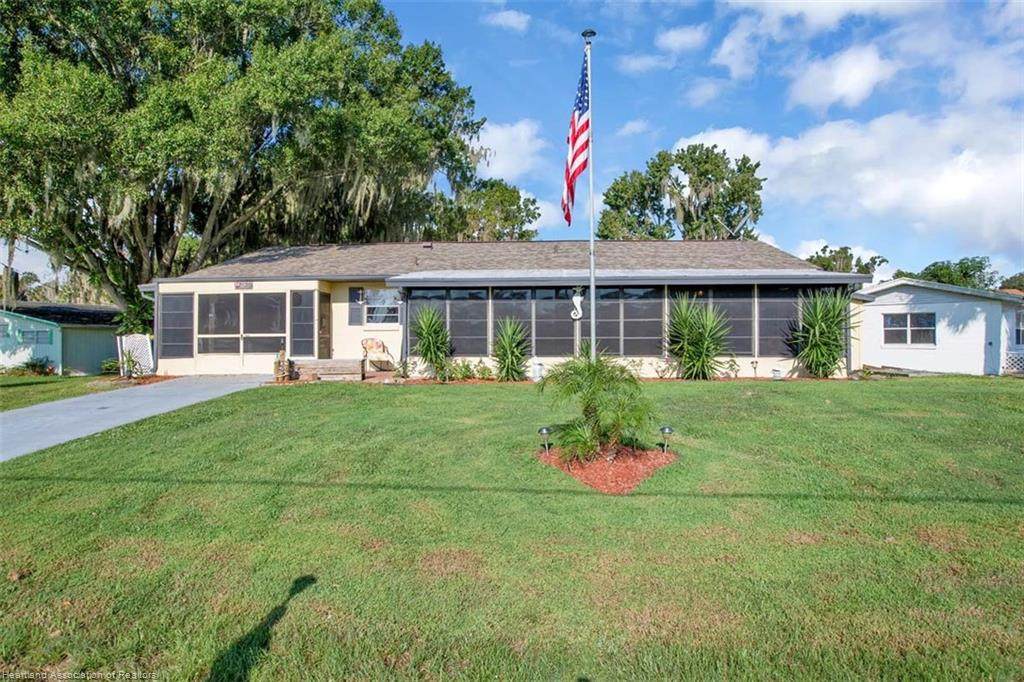 305 Lakeshore Drive - Photo 1