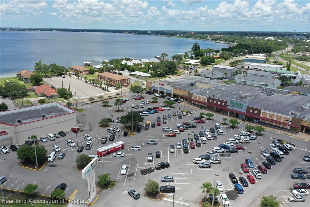 1025 Lakeview Drive - Photo 1