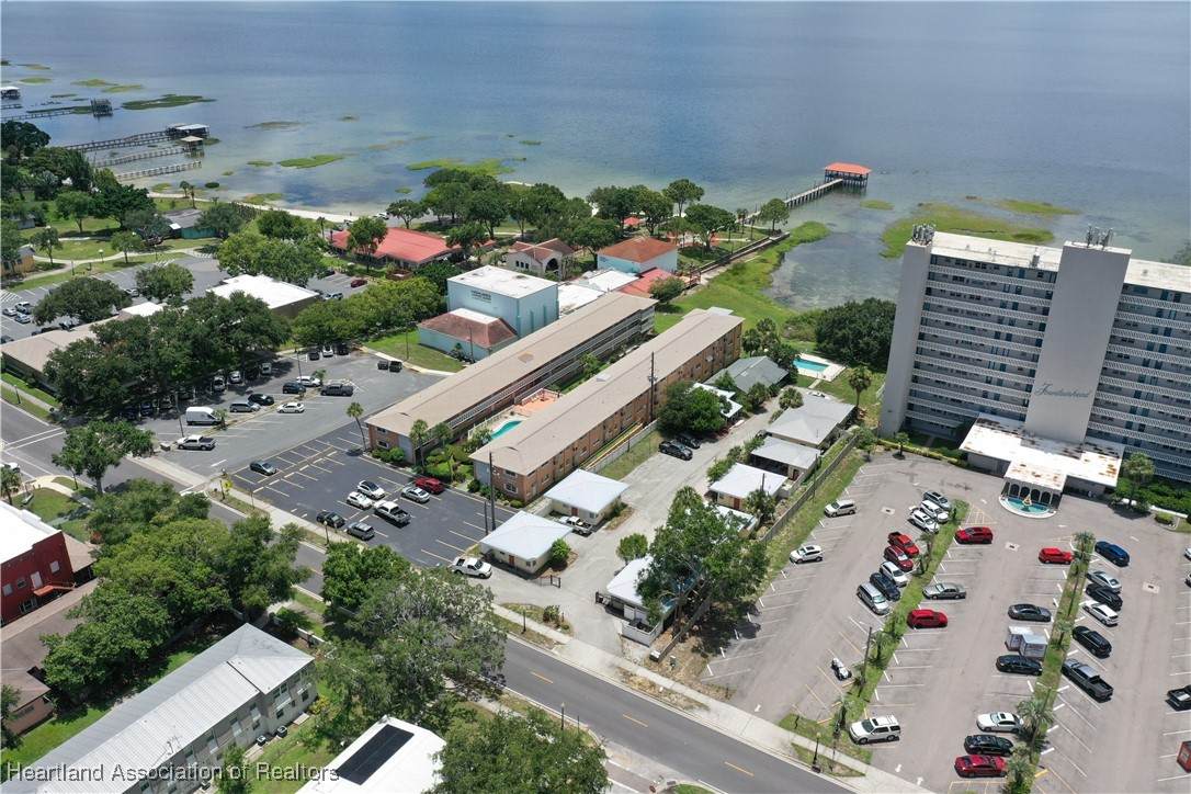 2121 Lakeview Drive - Photo 1