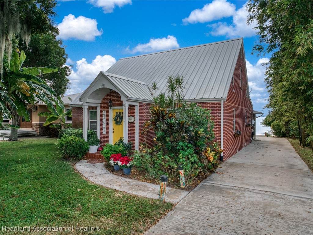 1961 Lakeview Drive - Photo 1