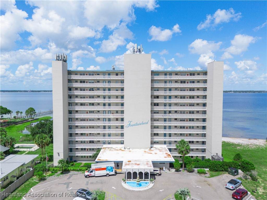 2131 Lakeview Drive - Photo 1