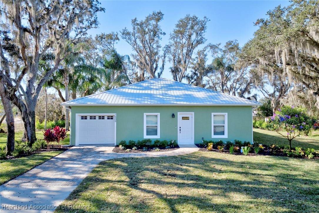 1509 Hawthorne Drive - Photo 1