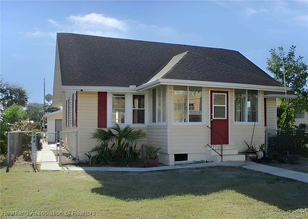 345 Poinsettia Avenue - Photo 1