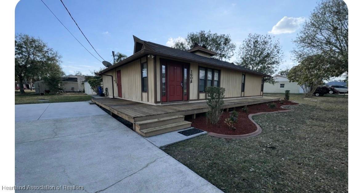 1601 Gramarcy Avenue - Photo 1