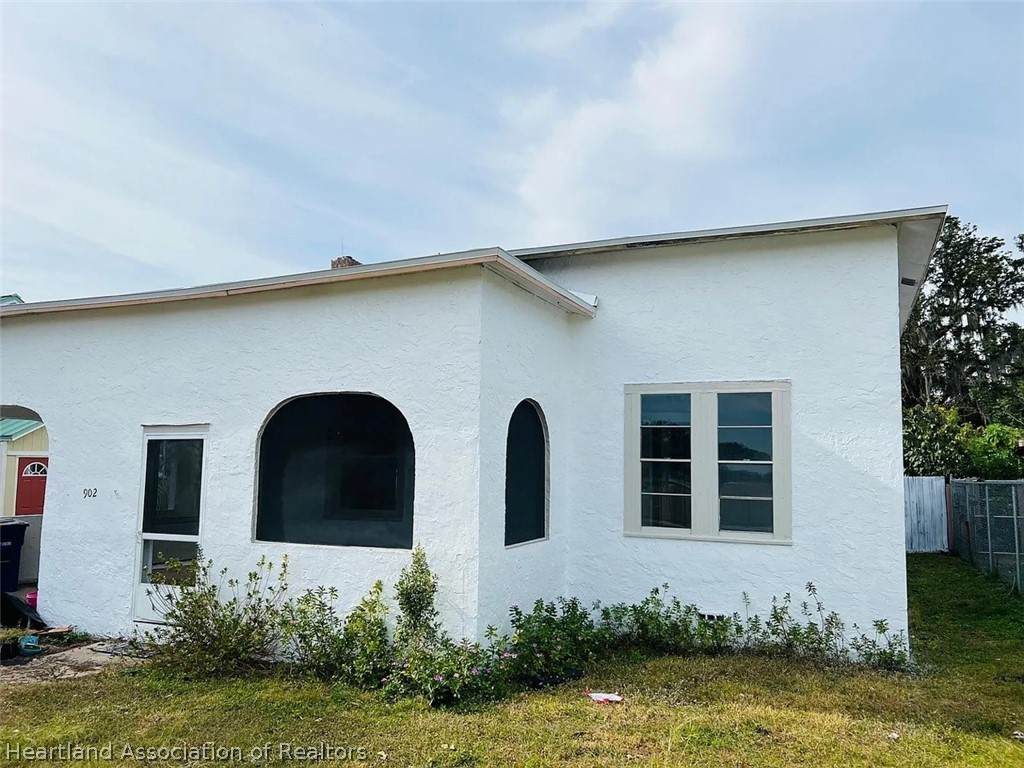 902 Woodlawn Drive - Photo 1