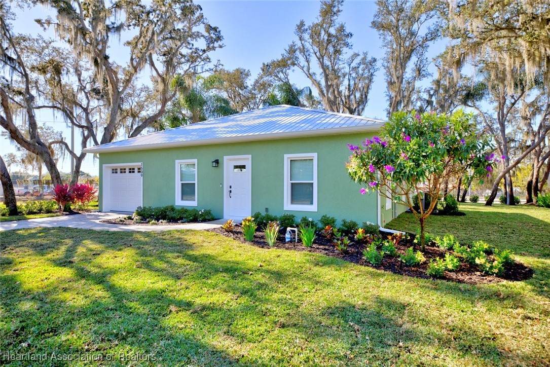 1509 Hawthorne Drive - Photo 1