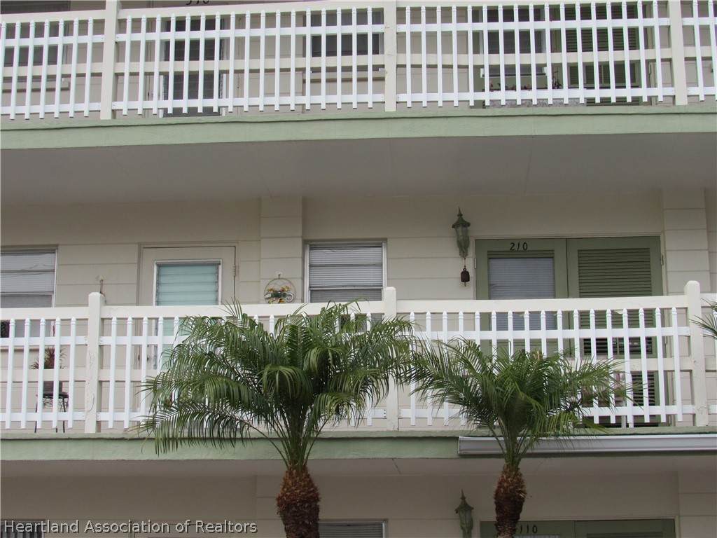 1801 Lakeview Drive - Photo 1