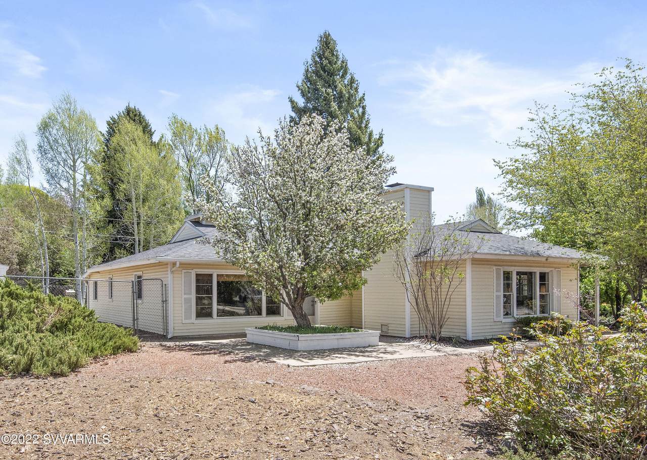 1202 Navajo Drive - Photo 1
