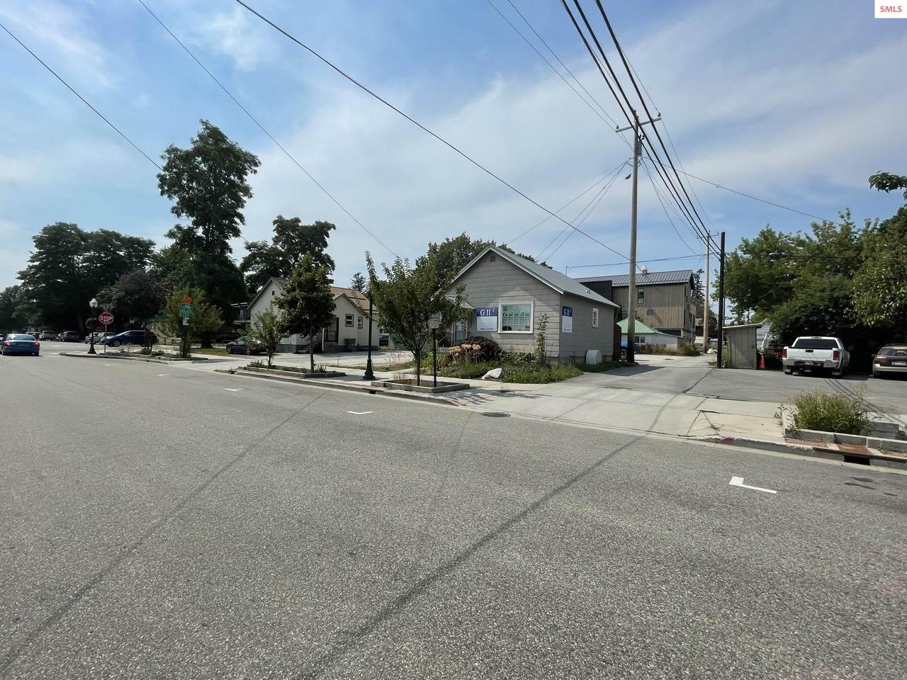 109 3rd Avenue - Photo 1