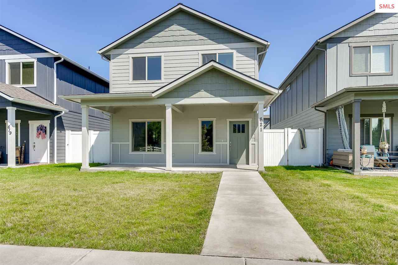 621 2nd Ave - Photo 1