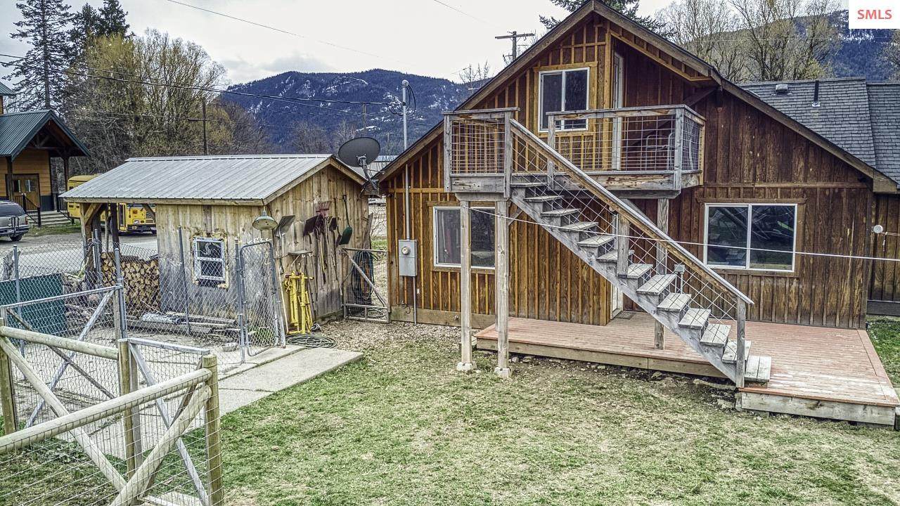 102 Railroad Ave - Photo 1