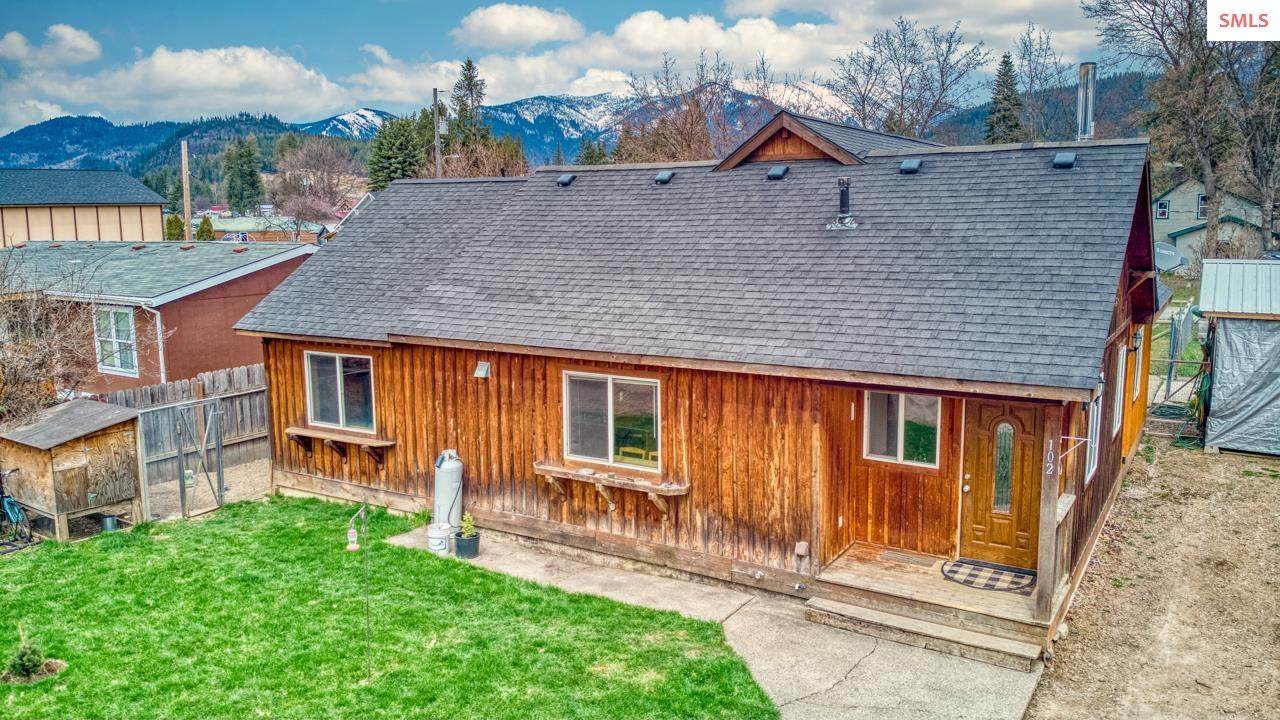 102 Railroad Ave - Photo 1