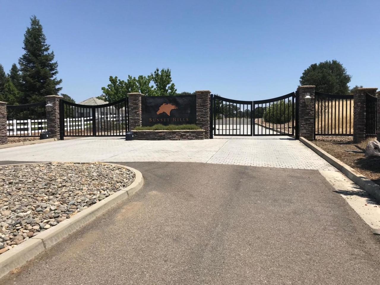 Sunset Hills Dr - Photo 1