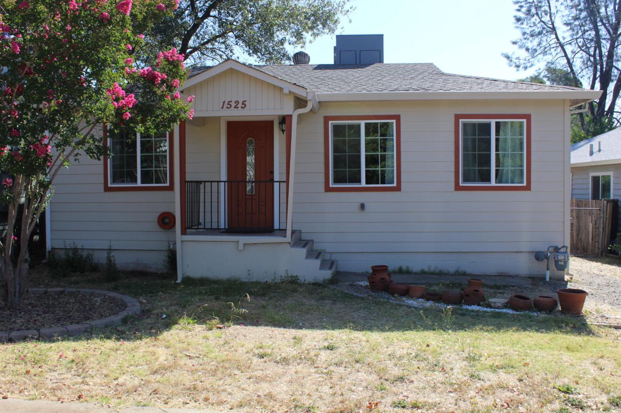 1525 Magnolia Ave - Photo 1