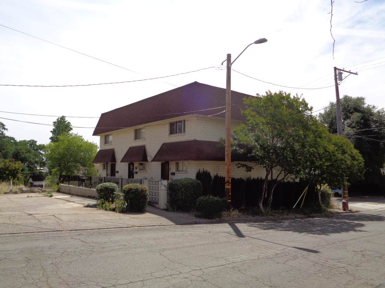 1105 Olive St - Photo 1