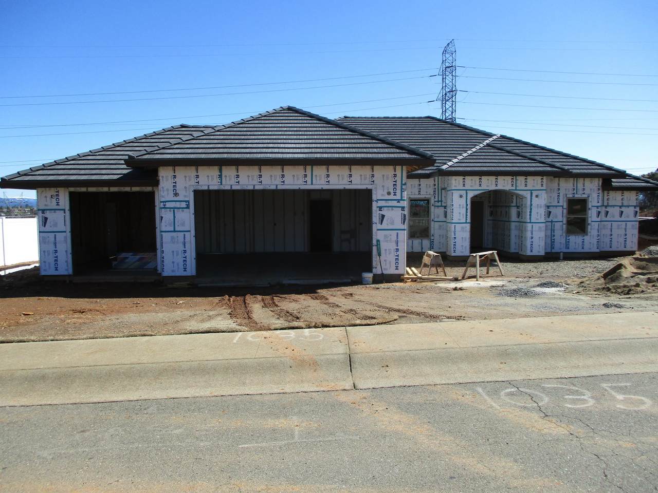 1035 Albion Ave - Photo 1
