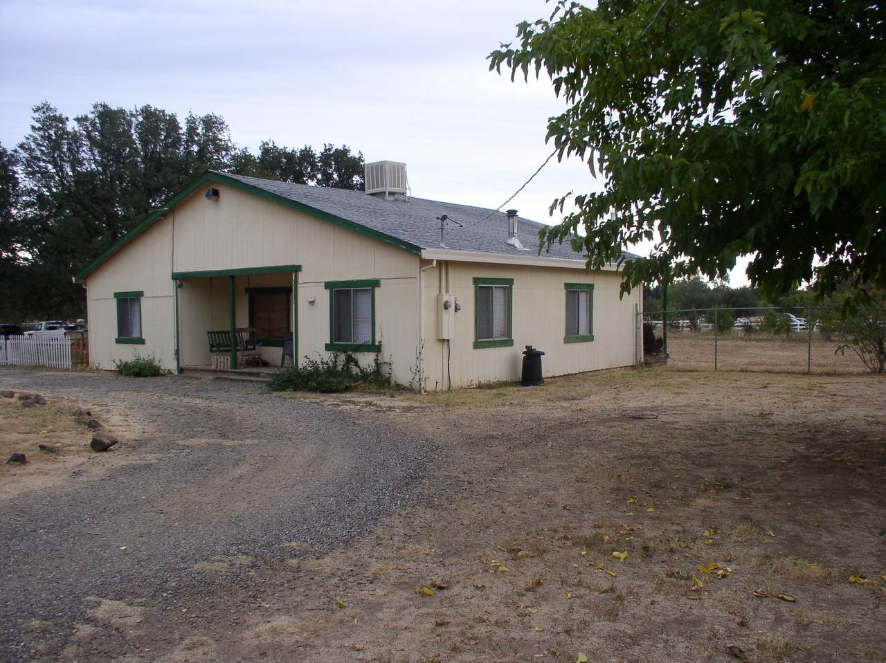 19819/825 Gas Point Rd - Photo 1