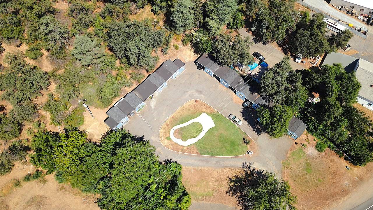 4070 Railroad Ave - Photo 1