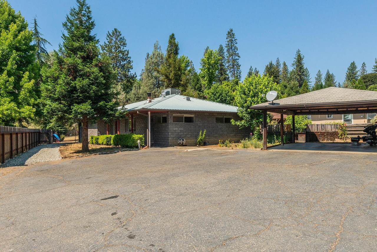 341 Barbara Ave - Photo 1