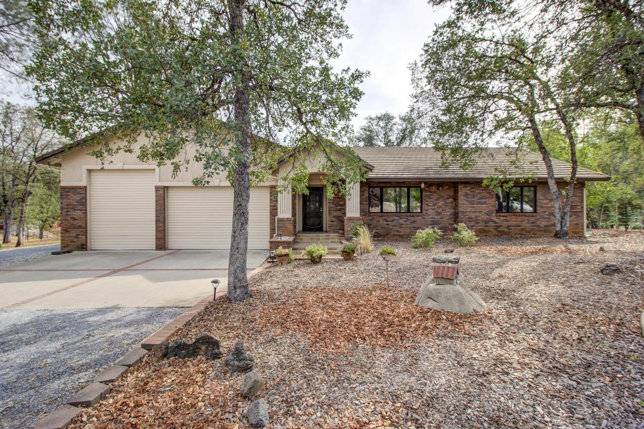 20211 Los Palos Dr - Photo 1