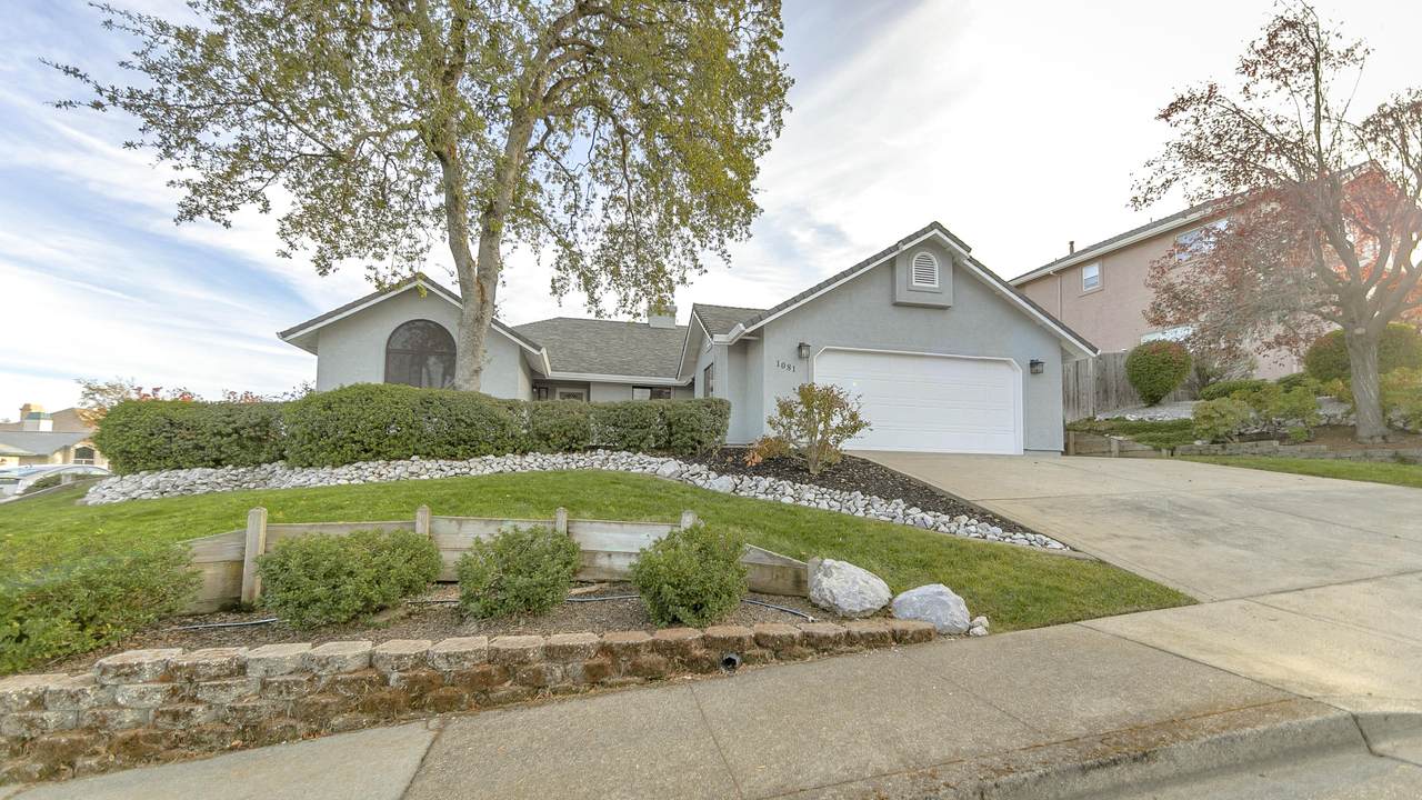 1081 Edgewater Ct - Photo 1
