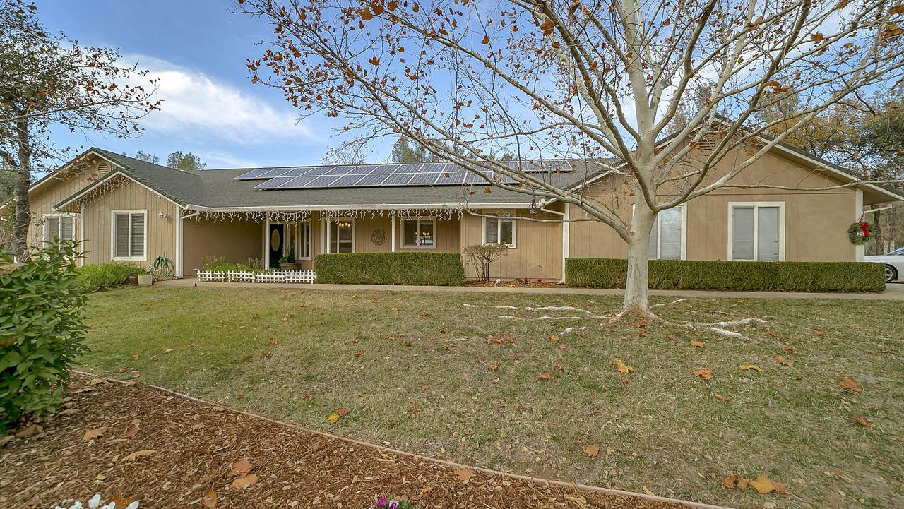 6130 Oak St - Photo 1
