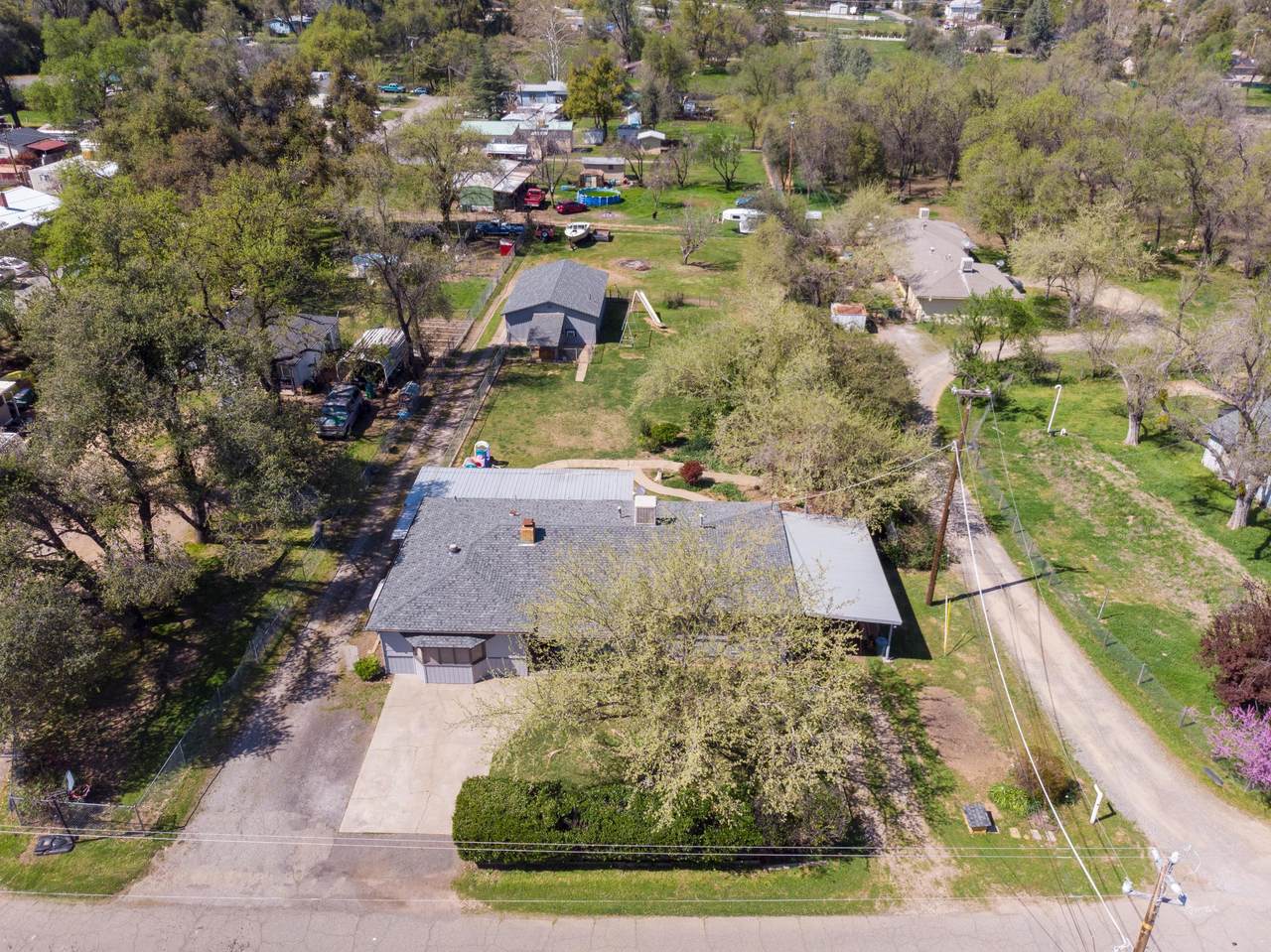 18556 Lloyd Ln - Photo 1