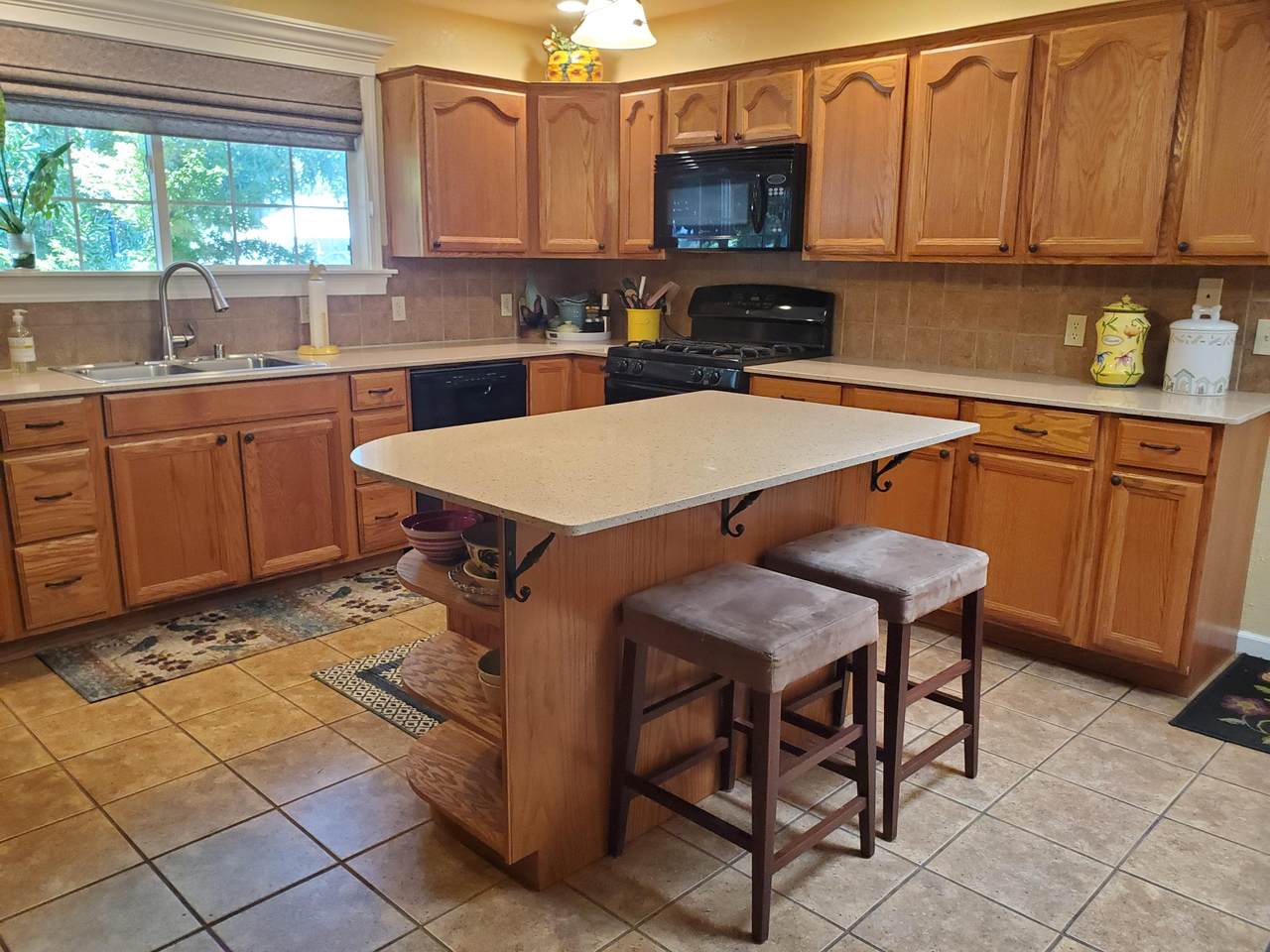 145 Chestnut Ave - Photo 1