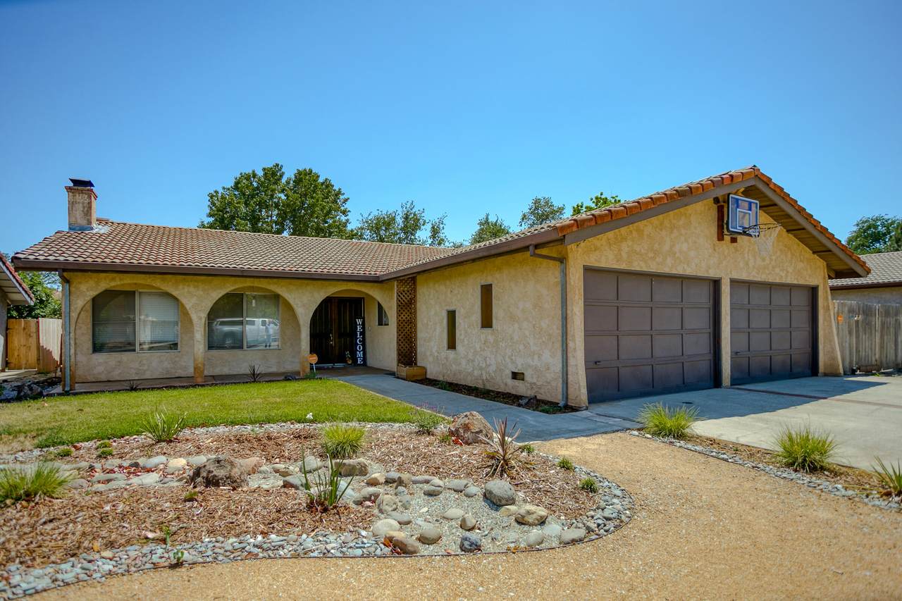 2535 Erin Ln - Photo 1