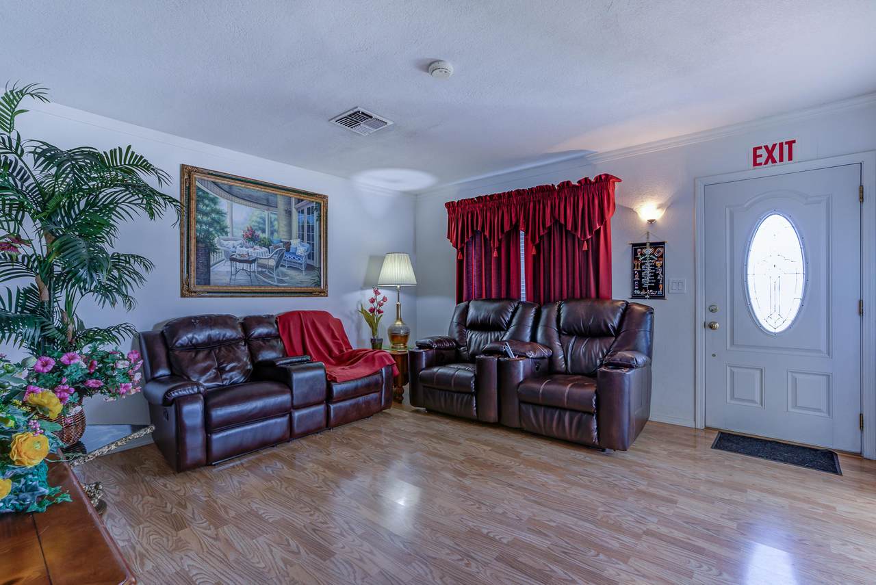 2211 Ferry St - Photo 1