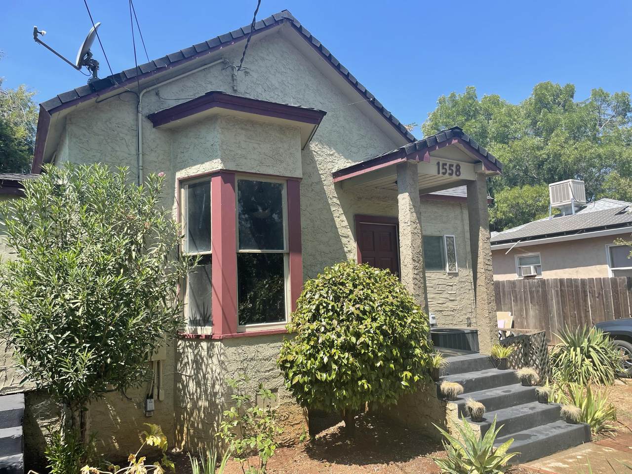1558 Willis - Photo 1