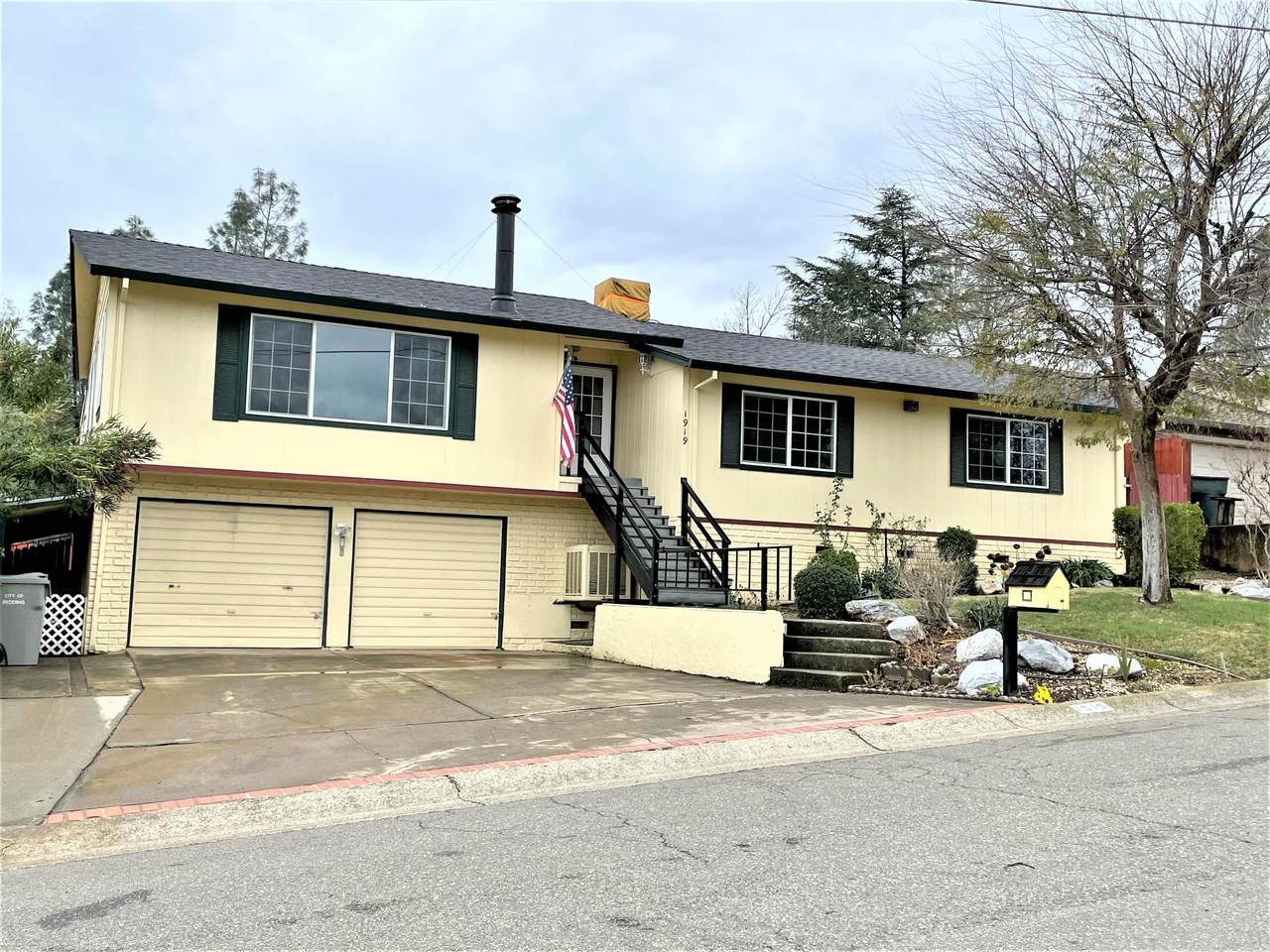 1919 Manchester Dr - Photo 1