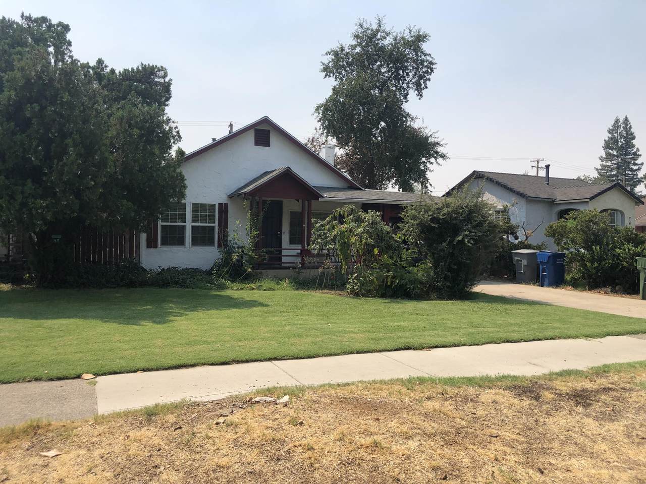 735 Parkview Ave - Photo 1