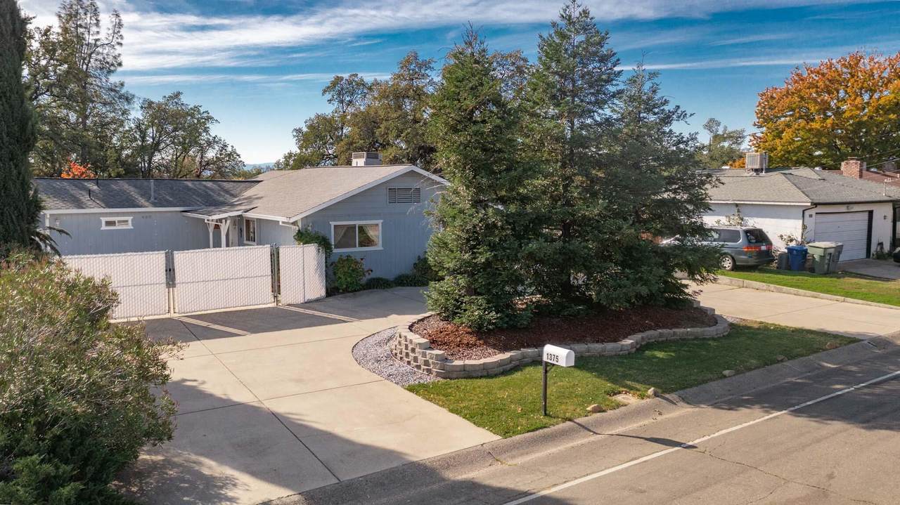 1375 Riviera Dr - Photo 1