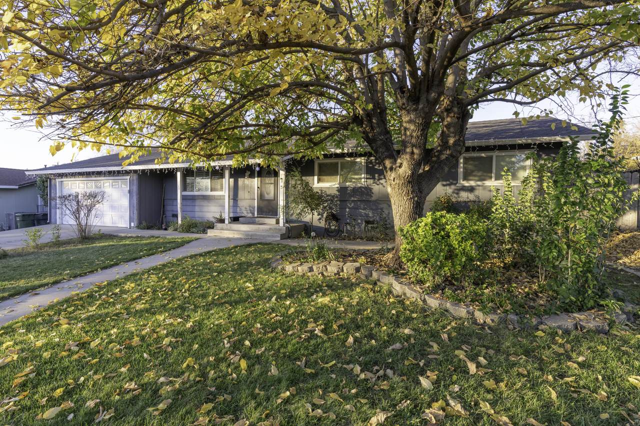 2816 Squire Ave - Photo 1