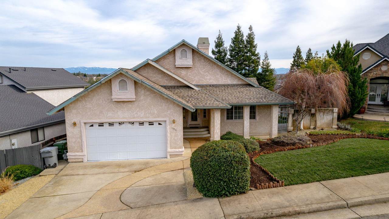 1039 Edgewater Ct - Photo 1